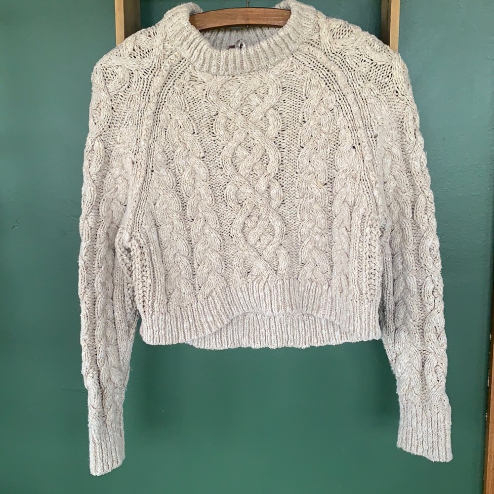 Gorgeous Free People Cropped Knit Sweater. Size XS. Perfect with high rise pants